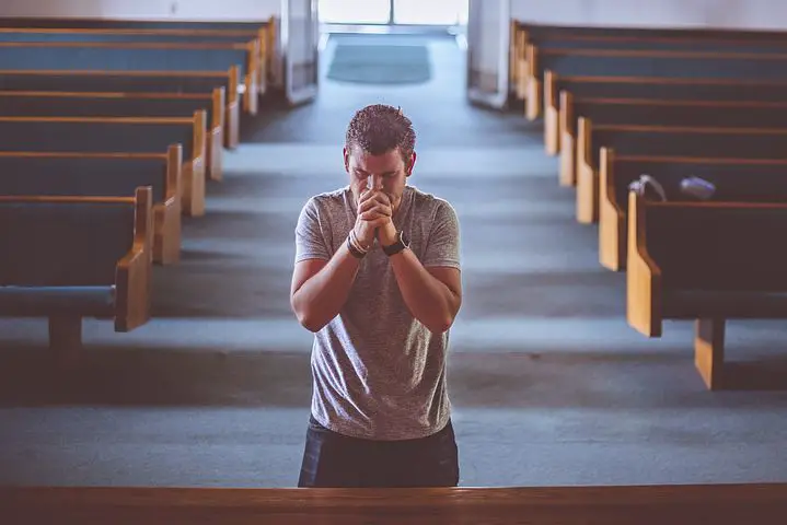Man praying in the temple